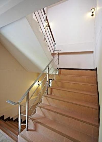 ای اند ای گست هاوس