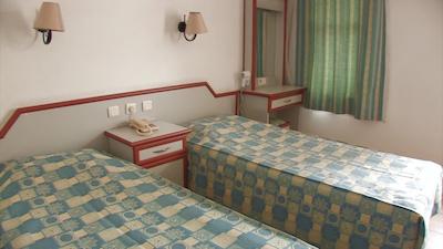 افتالیا اِیتور