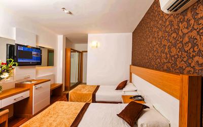 افتالیا اِیتور