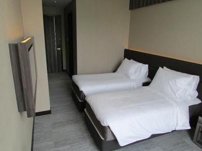 اکوئین هتل پایا لبار