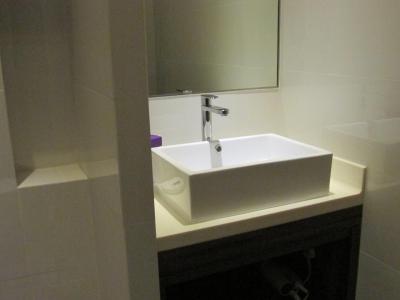 اکوئین هتل پایا لبار