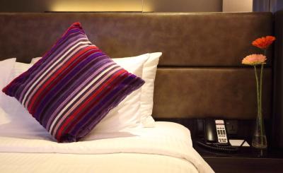 اکوئین هتل پایا لبار