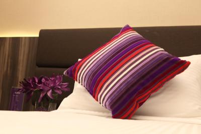 اکوئین هتل پایا لبار