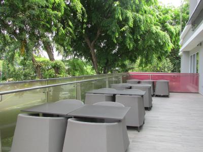 اکوئین هتل پایا لبار