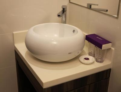 اکوئین هتل پایا لبار