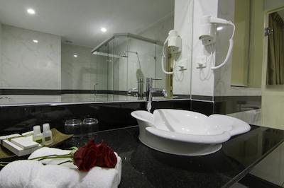 رس امرالد هتل