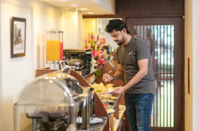 ویشن پرمیر هتل اند اسپا