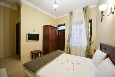 هادریان گات هتل