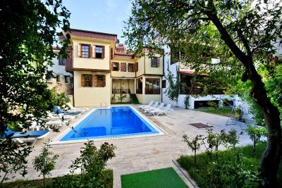 هادریان گات هتل