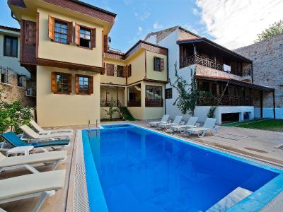 هادریان گات هتل