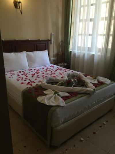 هادریان گات هتل