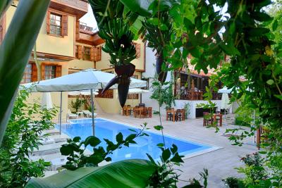 هادریان گات هتل