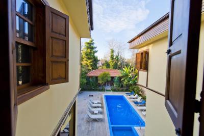 هادریان گات هتل