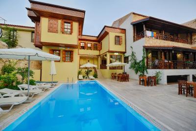 هادریان گات هتل