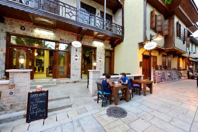 هادریان گات هتل