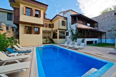 هادریان گات هتل