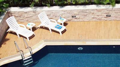 بانکوک لیوینگ