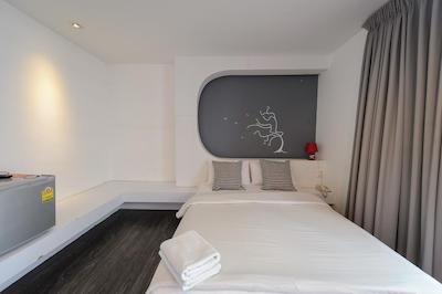 چکین بانکوک هاستل