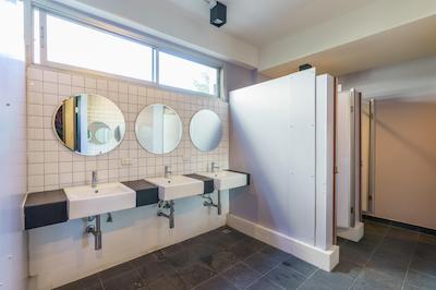 چکین بانکوک هاستل