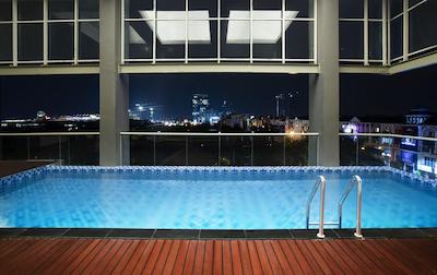 د بلوو سویتز