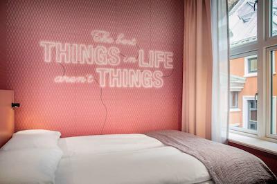 کمفرت هتل کارل جهان