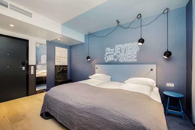 کمفرت هتل کارل جهان