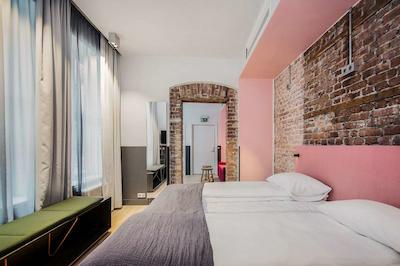 کمفرت هتل کارل جهان