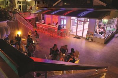 ساننی هیل آلیا هتل