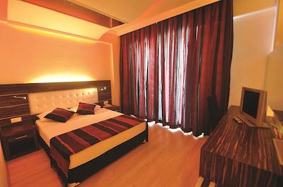 ساننی هیل آلیا هتل