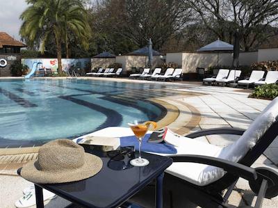 ویندسُر گولف هتل اند کونتری کلوب