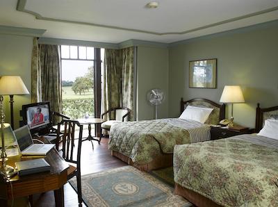 ویندسُر گولف هتل اند کونتری کلوب