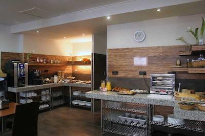 هستال ونشیا