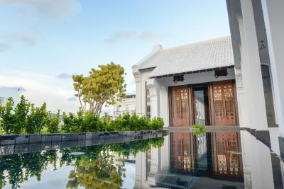 لیتل نیونیا هتل