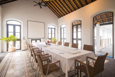 لیتل نیونیا هتل