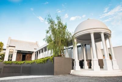 لیتل نیونیا هتل