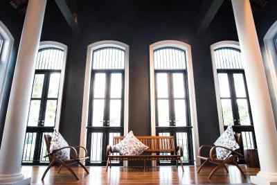 لیتل نیونیا هتل