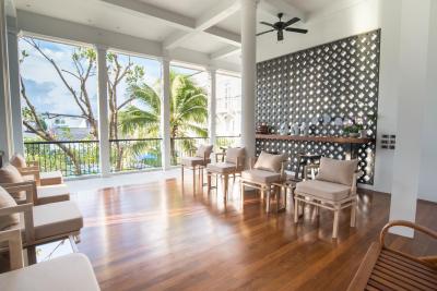 لیتل نیونیا هتل