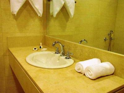 پرینسیپ هتل اند سویتز