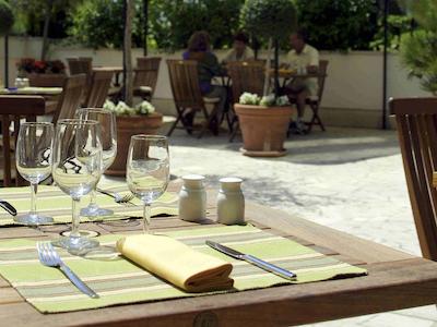 هتل کانز منتفلوری