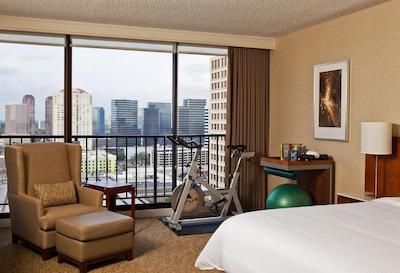 د وستین اُاکز هوستون ات د گالریا