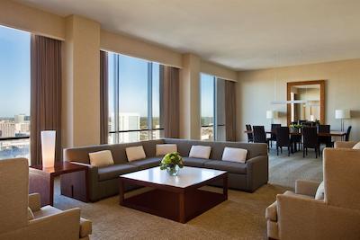 د وستین اُاکز هوستون ات د گالریا