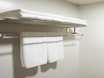 مج هتل اند سویتز