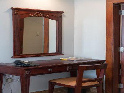 مج هتل اند سویتز