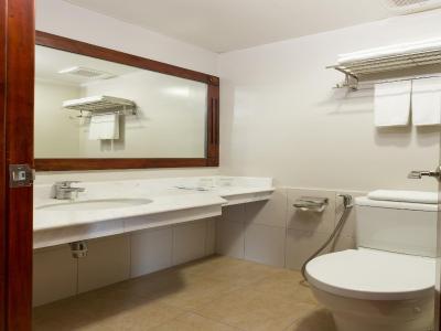 مج هتل اند سویتز