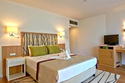 توی فان اند سان کلاب بلک