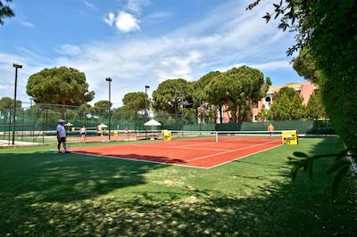 توی فان اند سان کلاب بلک