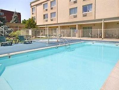 رامادا دنور دونتون