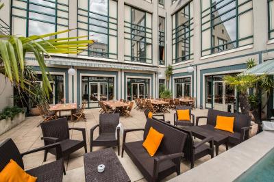 هتل مرکور بردیوکس چاتیو چارترنز