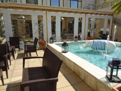 هتل مرکور بردیوکس چاتیو چارترنز