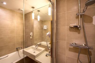 هتل مرکور بردیوکس چاتیو چارترنز